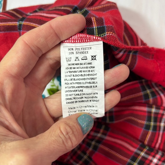 Adobe Chic Red Plaid Mini Skirt with Lace Trim sz Small - Picture 4 of 6